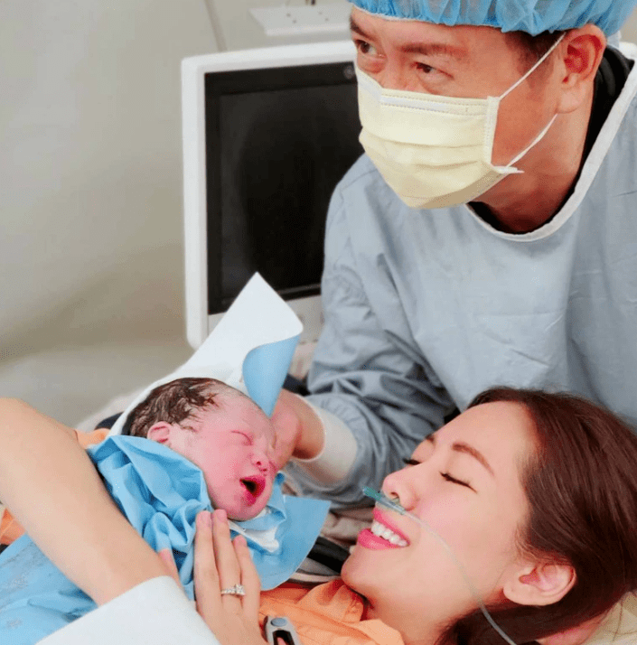 女生成绩被屏蔽激动落泪,一次关于成长与理解的温暖瞬间 女生成绩被屏蔽激动落泪,一次关于成长与理解的温暖瞬间