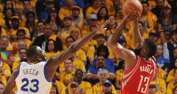 最强NBA欧洲步,从犯规边缘到得分艺术的终极拆解 最强NBA欧洲步,从犯规边缘到得分艺术的终极拆解