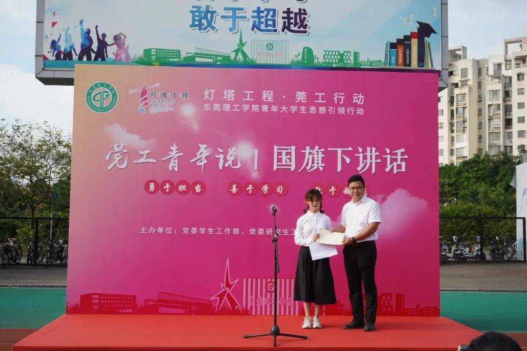 港城温情，香港阿姨抢票背后的故事——只为将照片送给海军女兵