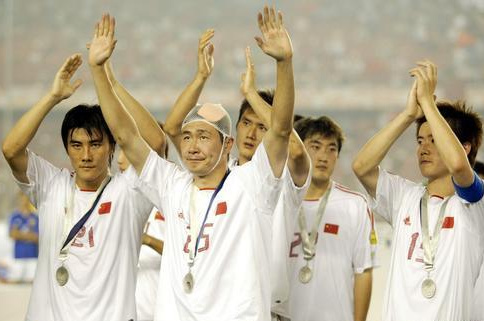中国亚洲杯亚军哪一年？聊聊那次让球迷又爱又恨的2004年
