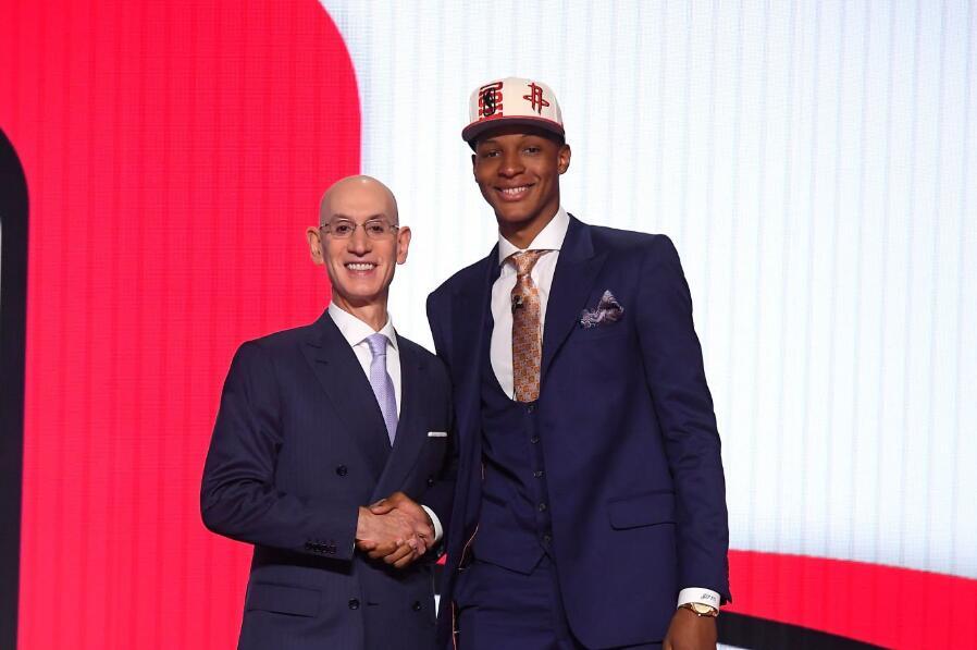 周琦NBA选秀第几名？聊聊那个被火箭选中的中国大个子